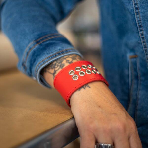 bracelet manchette cuir femme rouge