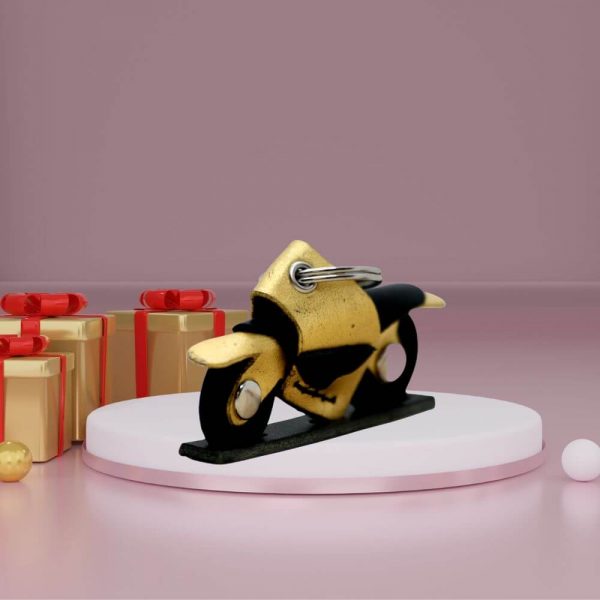 Moto en cuir et or
