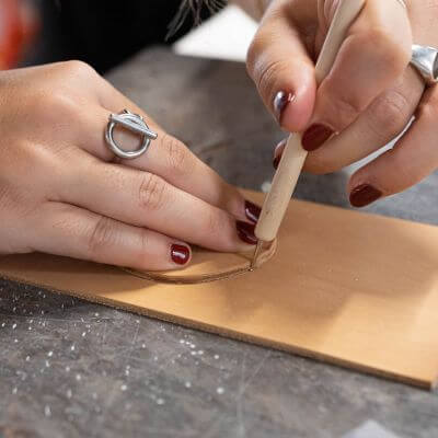 Atelier DIY sculpture sur cuir File ton cuir